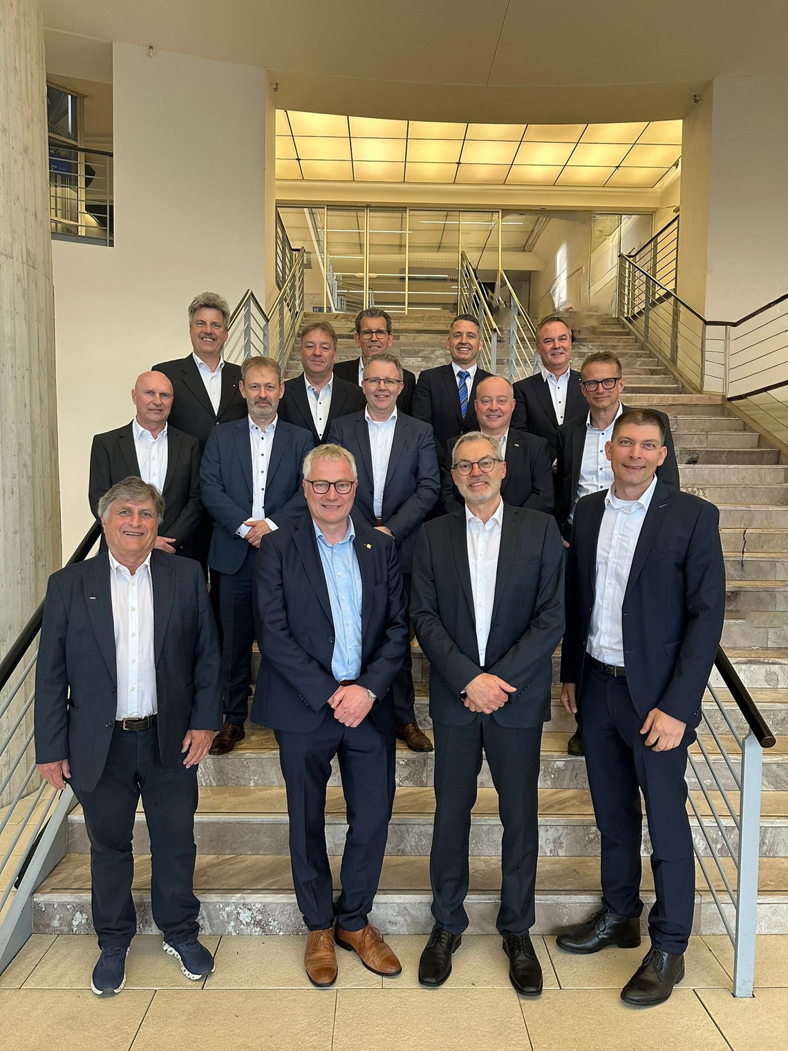 Board and Advisory Board A powerful team – the Executive Board and Advisory Board of the PROFIBUS User Organization From left to right – bottom row: Frank Moritz (Sick), Harald Müller (Endress+Hauser), Xaver Schmidt (Siemens), Prof. Dr. Felix Hackelöer (TH Köln/Gummersbach); second row: Peter Kamp (Sick); Andreas Pfaff (Mitsubishi Electric), Marco Henkel (Wago), Frank Schewe (Phoenix Contact), Dr. Thomas Bürger (Weidmüller); top row: Andreas Hennecke (Pepperl+Fuchs), Klaus Erni (Emerson), Raphael Dunker (SEW-Eurodrive), Kurt Hippler (Harting), Edwin van Hoeven (Yokogawa)
